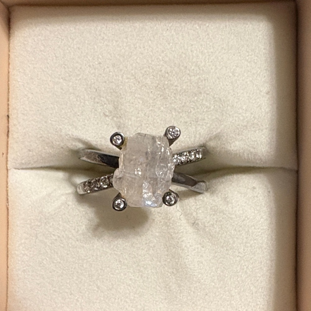 Elegant Silver Ring with moonstone